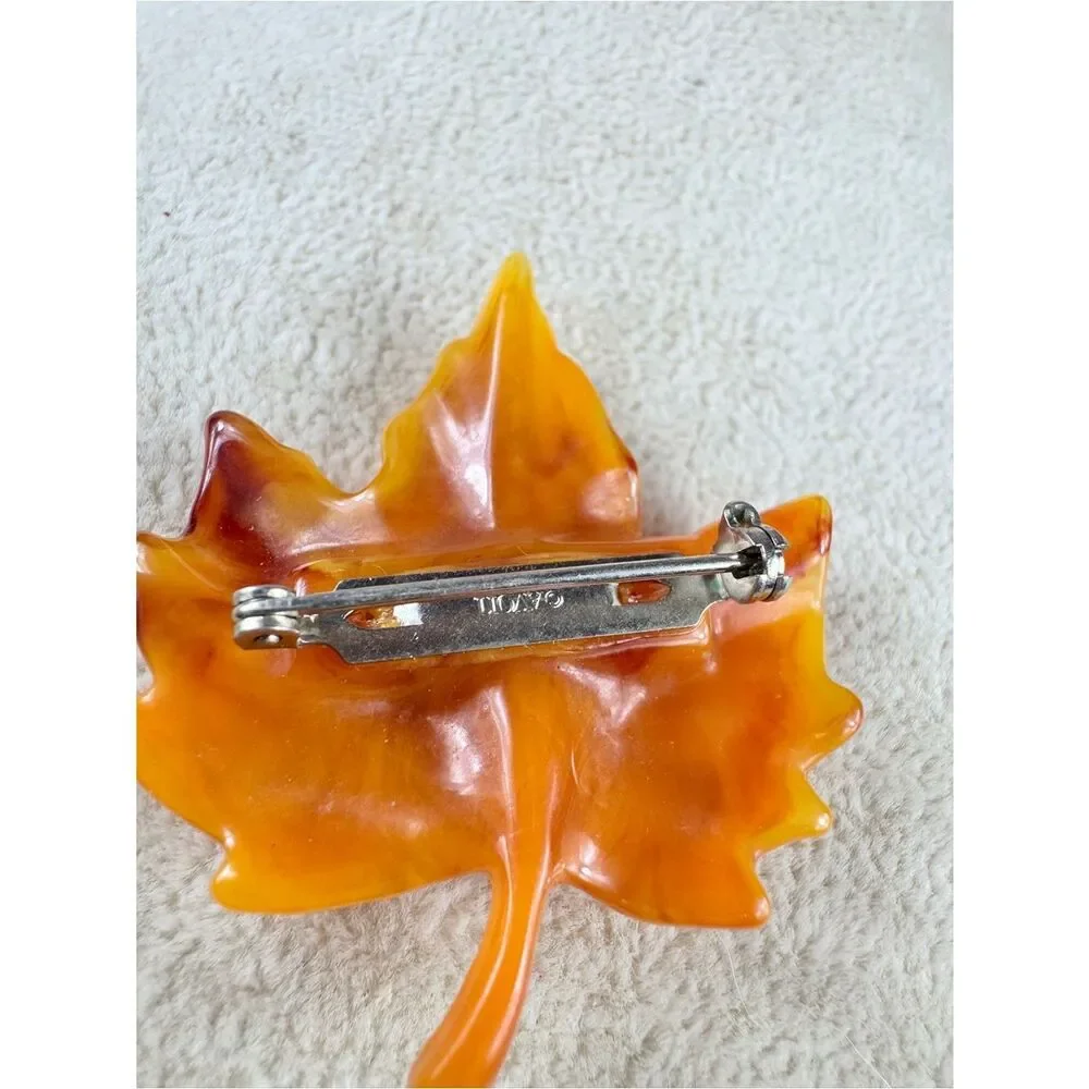 Avon decorative leaf